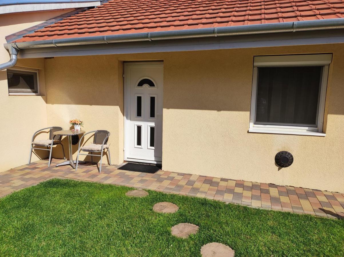 Green Garden Apartment Ingyenes Zart Parkoloval セゲド エクステリア 写真